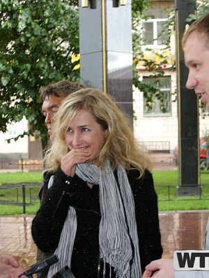 Развел на анал русскую блондинку в джинсах спустив сперму прямо вовнутрь ануса