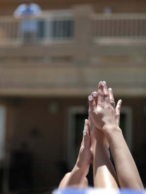 Зрелый фут фетишист ебет в киску молоденькую девушку с татуировками