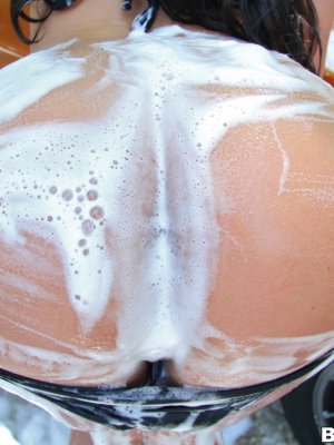 Засадил член в киску гламурной мамаши с большой задницей начав с минета от первого лица