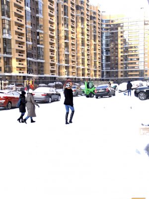 Парень трахнул свою русскую блондинку в джинсах в холодный зимний день