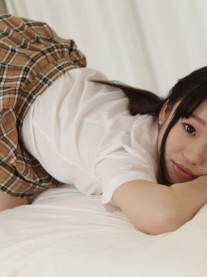 Азиатская студентка прогуливает учебу ради секса в мохнатую пизду