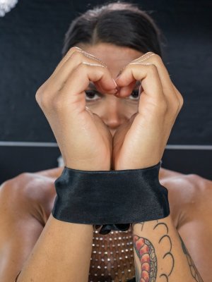 Выебал мамочку в задницу накачав ее спермой