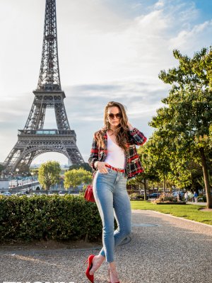 Француженка в джинсах разделась ради отсоса и грубого анального секса