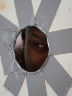 Латинская проститутка садится пиздой на черный член получая кремпай за деньги