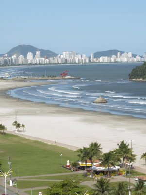 Засосал в губы жопастую латинку имея ее пизду верхом на члене