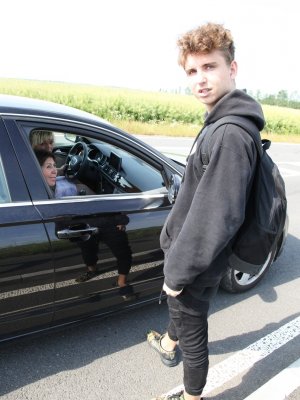 Молодой красавчик трахает старух при деньгах за подвоз до дома