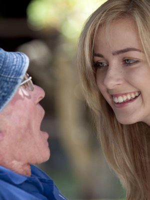 Хорошо, я отсосу твой дряблый член старый хрыч, но надеюсь нас не засекут