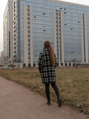 Снимай джинсы русская девица пора оседлать длинный хуй иностранца