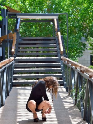 Мастурбация огурцом заводит меня вдвое сильнее, но и от секс игрушек я не откажусь