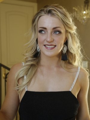 Разнообразим наш супружеский секс этой молоденькой блондинкой