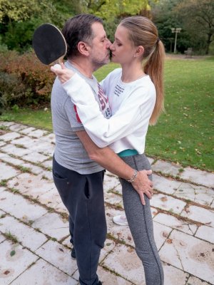 Ебу молоденькую русскую иммигрантку в тугую киску