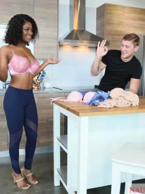 Я отсосу твой большой белый член и она даже не узнает