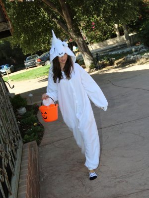 Черные парни из гетто кончают на лицо молоденькой белой сучки