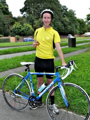 Велопрогулка привела к анальной ебли зрелой нимфы в белых чулках