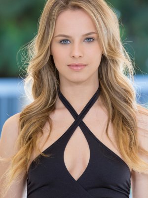 Групповуха черных дилеров с красивыми блондинками в позе догги