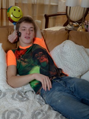 18 летняя русская девушка занимается жестким сексом со спермой на лицо