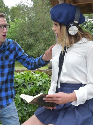 Позвал молоденькую французскую студентку трахаться к себе