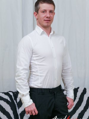 Секс с богатой зрелой женщиной в черных чулках через трусики