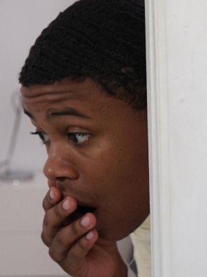 Замужняя белая мамочка отсасывает большой черный хуй молодого негра