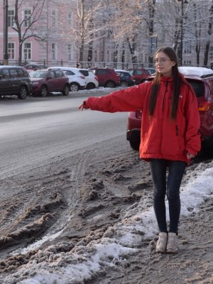 Кончил на очки милой студентки в джинсах после анала дома