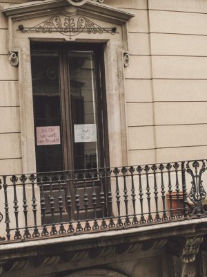 Сексуальная телка напросилась на секс втроем с соседской парой