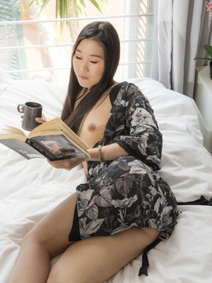 Межрасовый секс японской мамочки с молодой фигурой