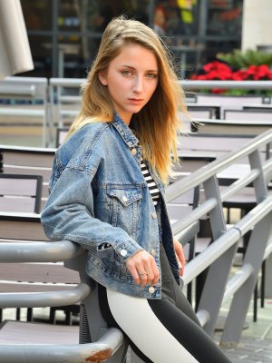 Сучка чуть не расплакалась от оргазма при мастурбации письки