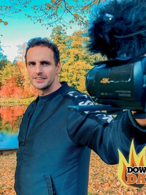 Порно фото кастинг татуированной мамочки в белом лифчике