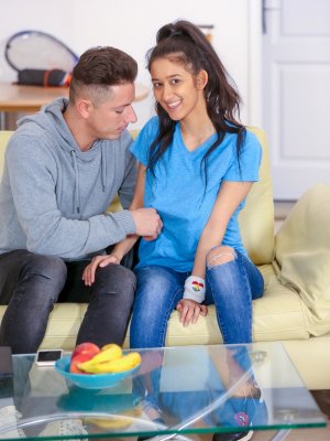 Снимешь джинсы и я сделаю лучший куннилингус в твоей жизни