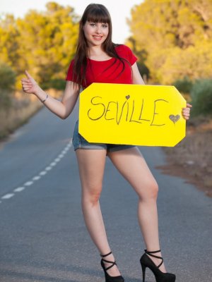 Рыжей шлюхе устроили анальную оргию и трахнули во все дырки 