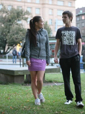 18 летняя русская телка учится делать минет для друга