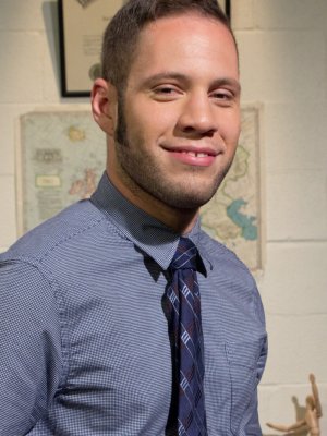 Муж-импотент наблюдает, как его жена сосет начальнику  