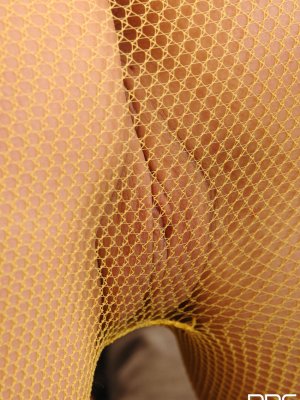 Женатый иностранец трахает двух русских девушек молодого возраста