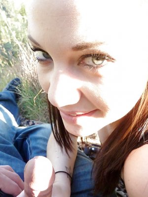 Кончил в рот русской девушки после минета на улице без презерватива