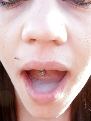 Кончил в рот русской девушки после минета на улице без презерватива