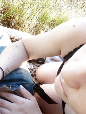 Кончил в рот русской девушки после минета на улице без презерватива