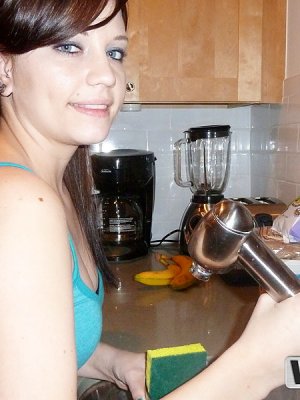 Русская баба глубоко отсосала хуй парня в домашнем порно фото от первого лица