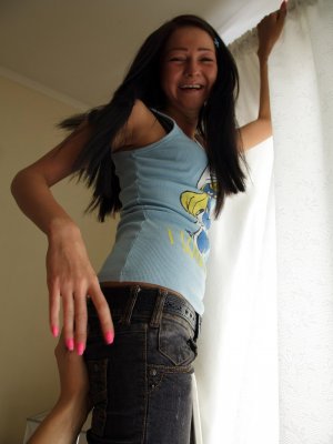 Русская девушка сняла джинсы для вагинального секса с однокурсником