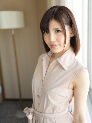 Вставил хуй в пилотку худой японки с милым личиком трахая ее на кроватке подруги