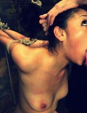 Нарезка любительских эро фото анального секса с молоденькими девушками