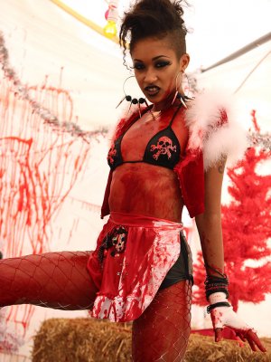 Жестко ебет негритянку большим членом в пизду после страстного кунилингуса