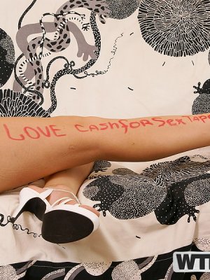 Русская девушка в джинсовых шортиках дала пикаперу в киску без презерватива