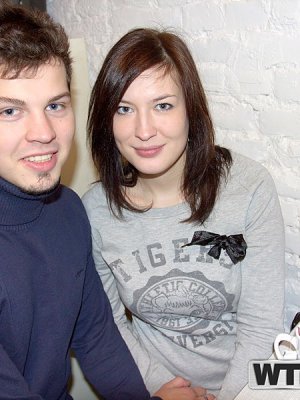 Просит девушку сосать член максимально глубже снимая любительские порно фото